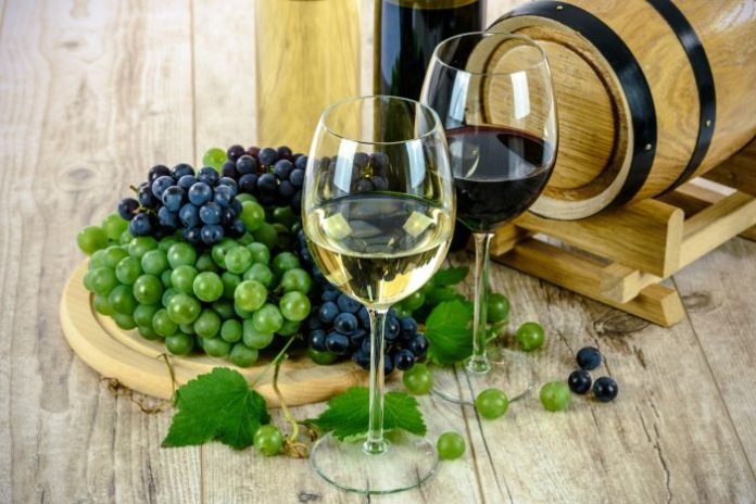 wines-gd6de80202_1920