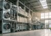 Impianto di Direct Air Capture per la cattura dell'anidride carbonica integrato in un contesto industriale moderno.